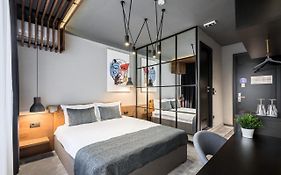 7 Rooms Suites